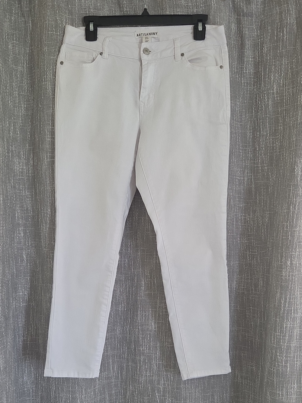 Artisan NY White Cotton Jeans with Branded Button